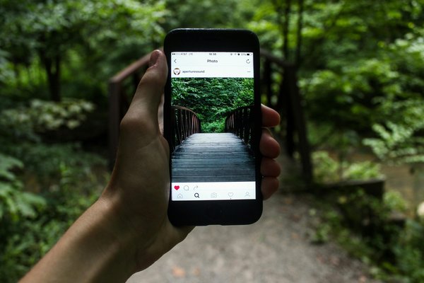 Créer histoire complète instagram : guide ultime des montages photos